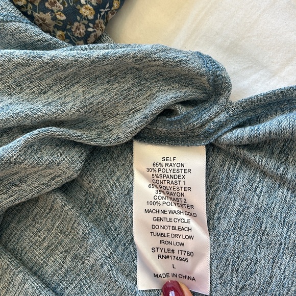 Hailey & Co Color Block Oversized Large long sleeve Top new without tags - Picture 5 of 6